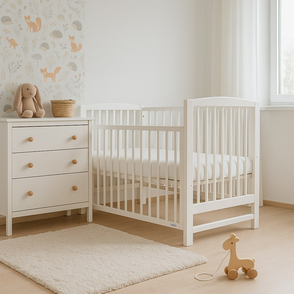 Gyerek kiságy New Baby LILLY leengedhető oldalráccsal fehér